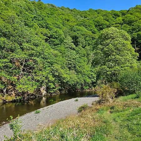 Riverside No 4 度假居